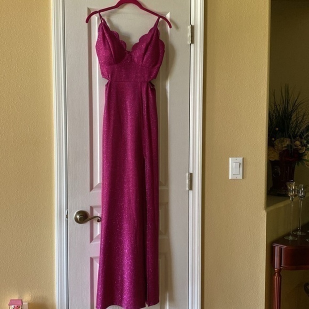 XTRAORDINARY LONG GOWN SHIMMERY PINK SIZE 3. Wore once to event